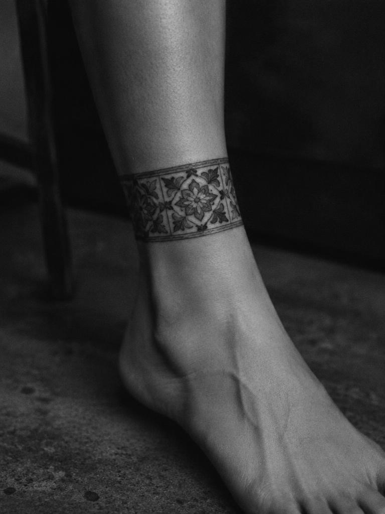 Azulejo band, ankle
